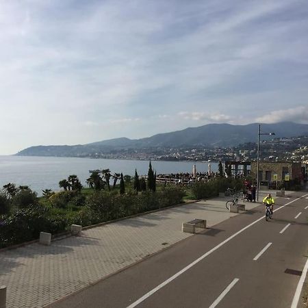 Casa Noemi, A Pochi Passi Dalle Spiagge E Dal Centro Di Arma Di Taggia. Extérieur photo