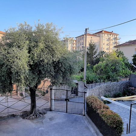 Casa Noemi, A Pochi Passi Dalle Spiagge E Dal Centro Di Arma Di Taggia. Extérieur photo