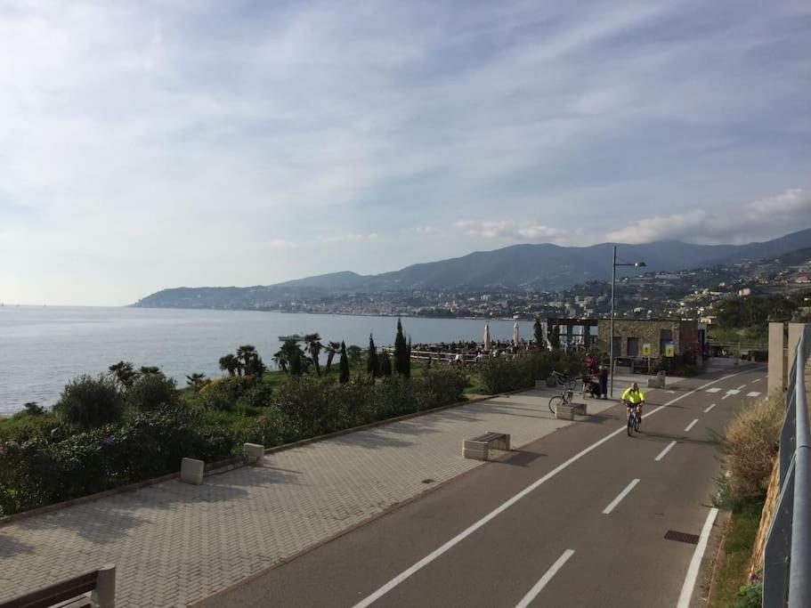 Casa Noemi, A Pochi Passi Dalle Spiagge E Dal Centro Di Arma Di Taggia. Extérieur photo